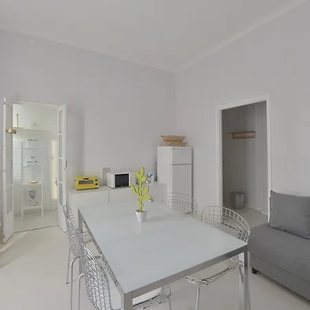 Apartment Fulvio Testi Halldis